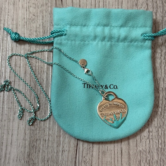 Tiffany and co heart Splash necklace on blue chain - Picture 2 of 4